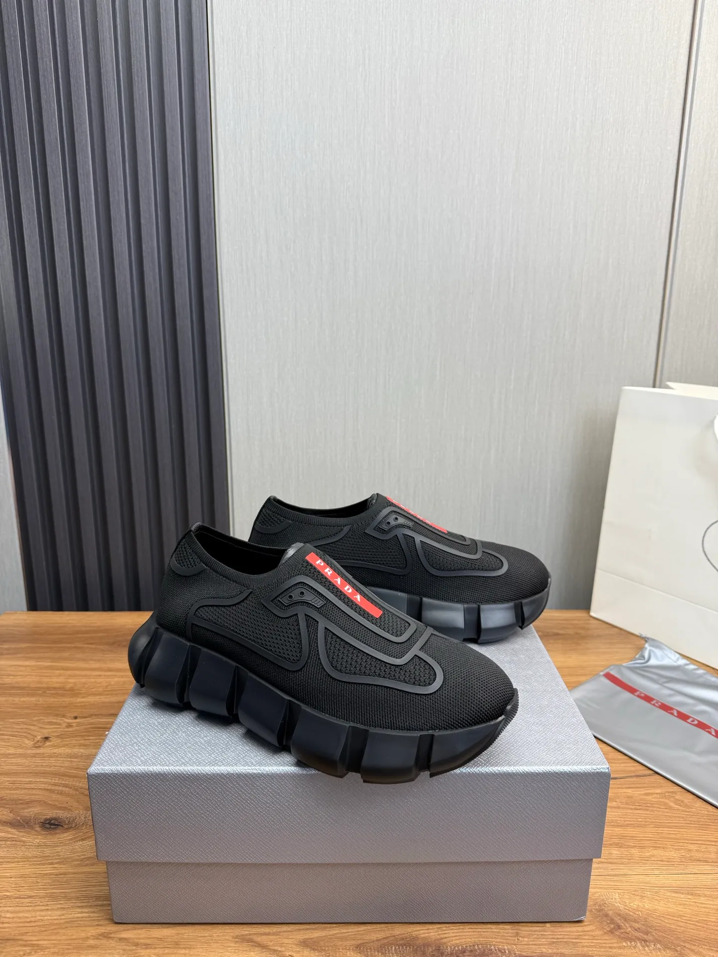 Men's shoes 💰580💰 [PRADA] Popular men's shoes shipped 👏Official website synchronized ⬆️Original fly-woven fabric + cowhide lining, 1⃣️:1⃣️reproduction, original sole, 38-45 (45. Customized, non-refundable)
